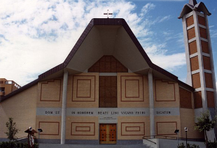 Roma, ordigno scoppia in chiesa: denunciati 6 ragazzi