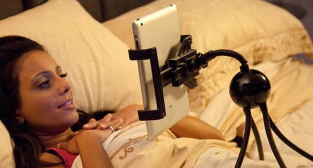 Tablet e smartphone favoriscono insonnia: non usarli prima di coricarsi