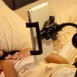 Tablet e smartphone favoriscono insonnia: non usarli prima di coricarsi