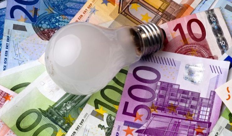 Luce e gas: bollette meno care da gennaio, notizia positiva per italiani