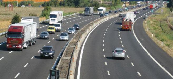 Brescia, imbocca A4 contromano e percorre 20 km: patente revocata