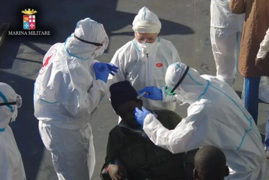 Sicilia, immigrato in isolamento per sospetta Tbc e malaria