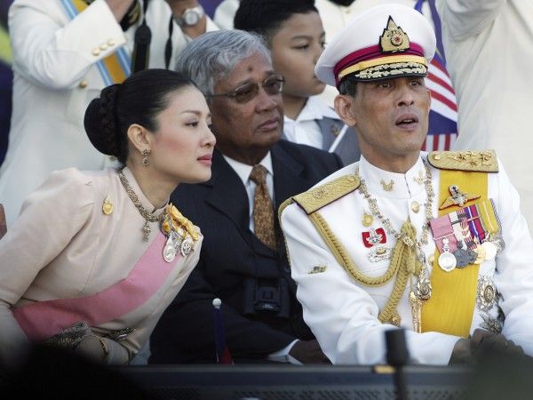 Thailandia, principe ereditario si separa dalla moglie: coinvolta in scandalo