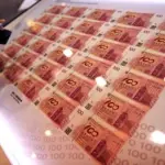 Cina brucia banconote per produrre elettricità: meno CO2 nell'atmosfera