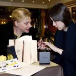 Aurora Ramazzotti: nonna le regala anello Damiani per i 18 anni