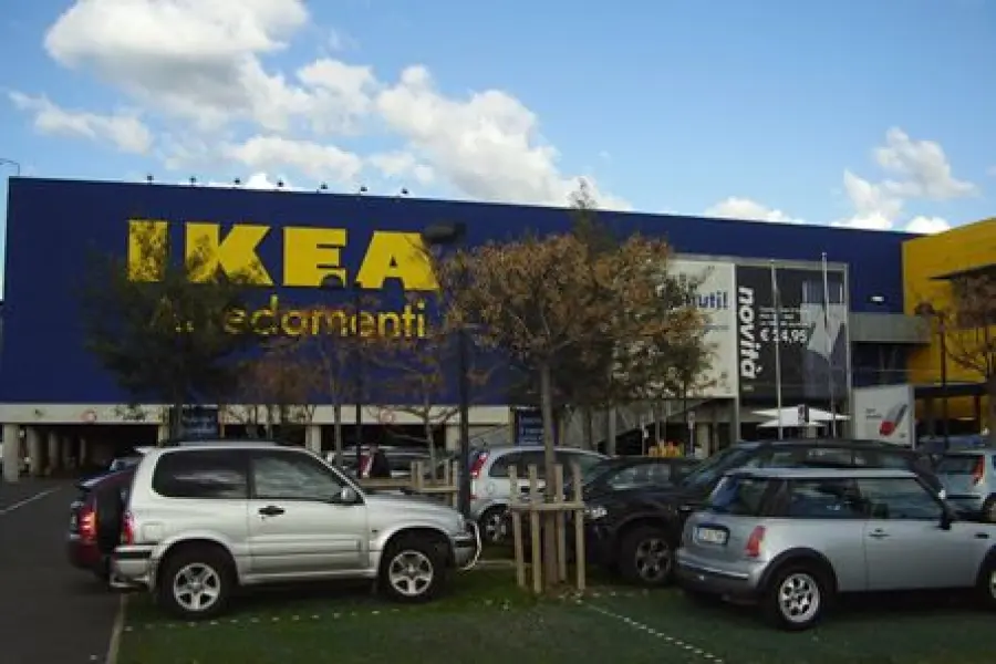 Roma, allarme sicurezza all'Ikea: clienti costretti ad uscire