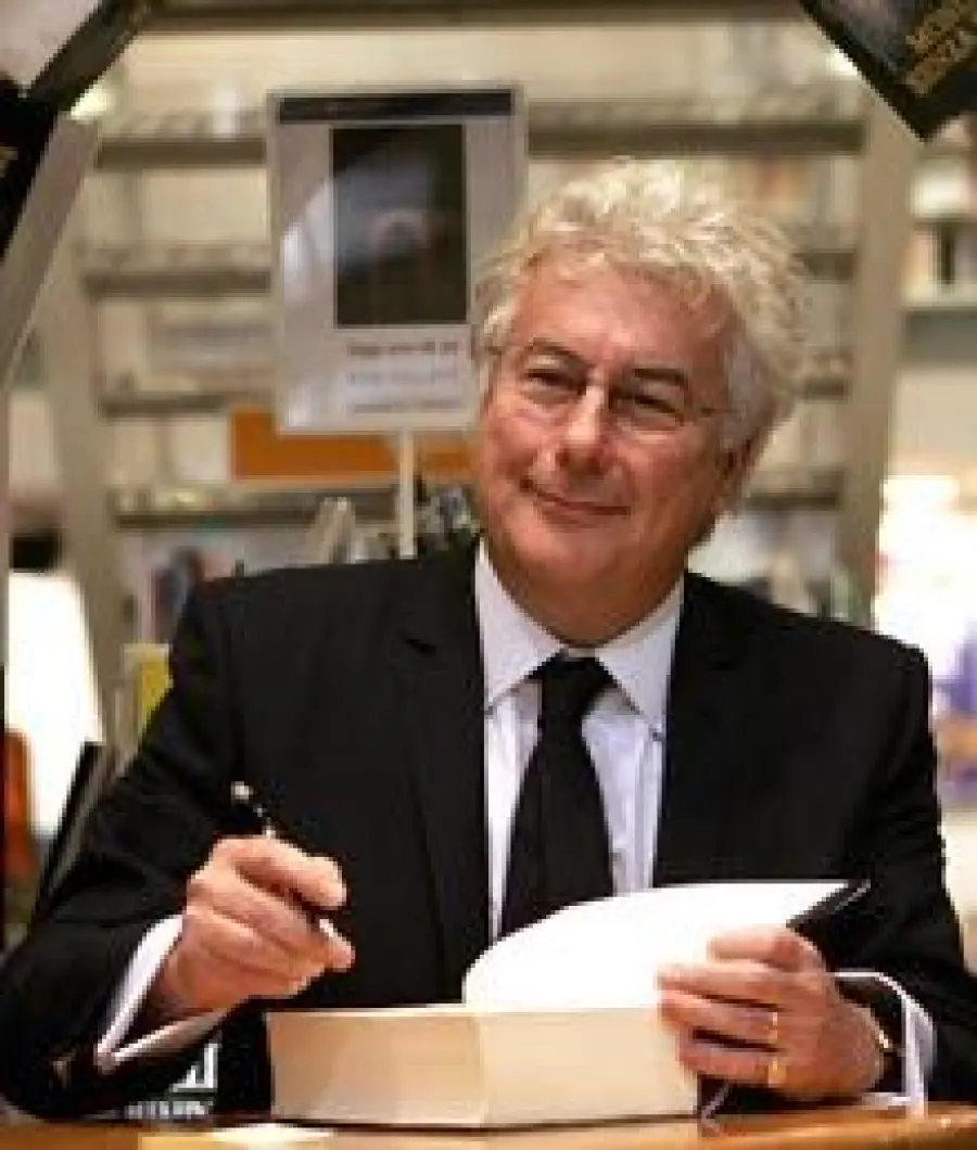 Ken Follett presenta "I giorni dell'eternità" a Roma: mix di reale e immaginario