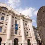 Borse: Milano perde il 2,5%. Quali Strategie per le opzioni binarie?