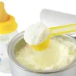 Consigliavano latte artificiale alle madri: pediatri in manette