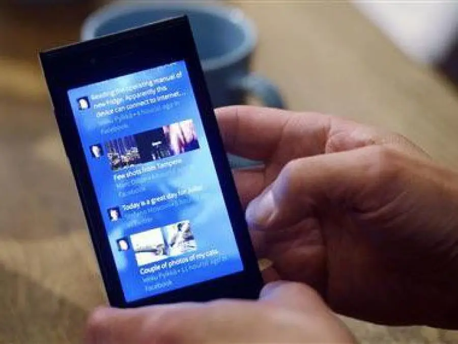 Jolla, smartphone finlandese equipaggiato con OS Sailfish