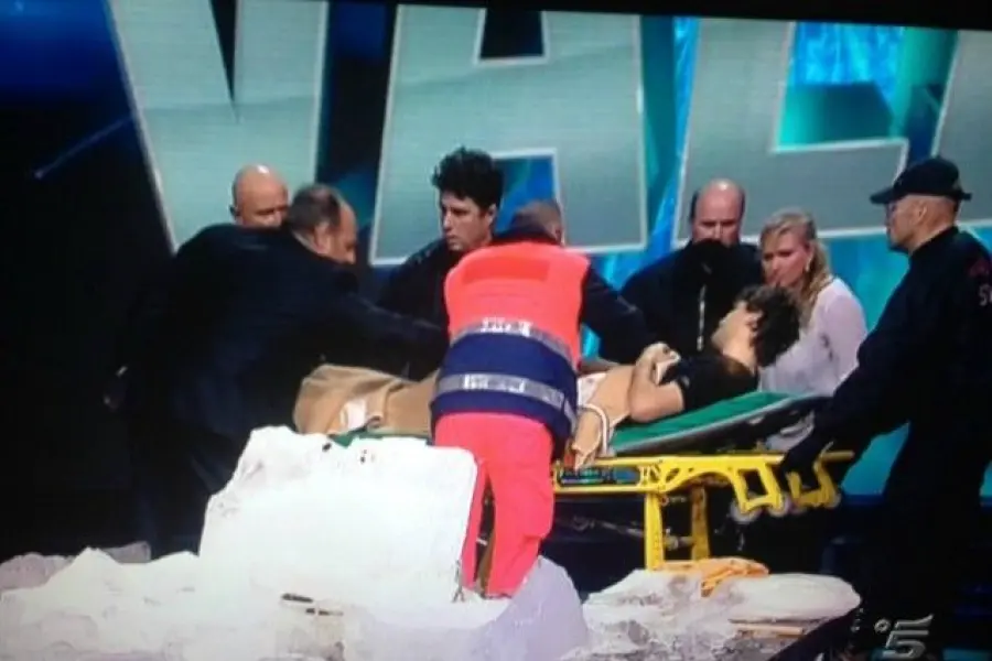 "Tu sì que vales", concorrente si rompe gamba: giudici attoniti