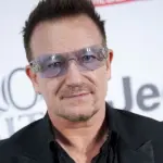 Bono Vox trema: aereo perde flap in volo, bagagli addio
