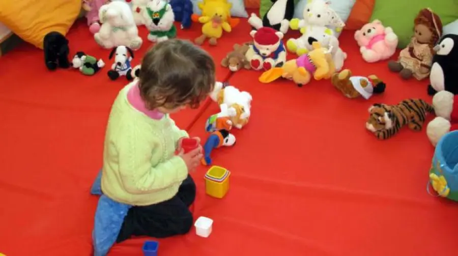 Ravenna, bimbi picchiati e costretti a mangiare vomito: condannate 3 maestre