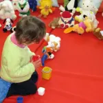 Ravenna, bimbi picchiati e costretti a mangiare vomito: condannate 3 maestre