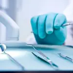 Dentista non sterilizzava mai strumenti: panico in Gran Bretagna