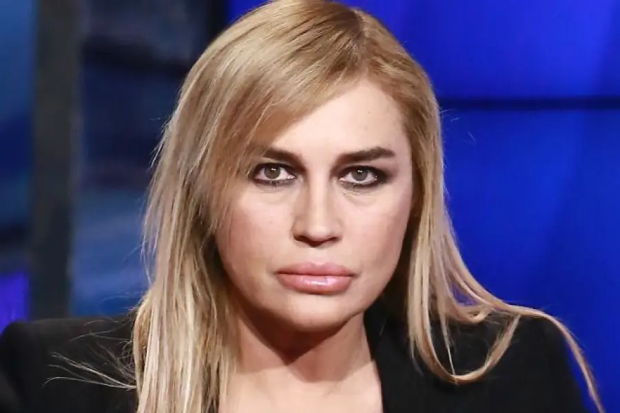 Temptation Island Vip, Lory Del santo ci pensa