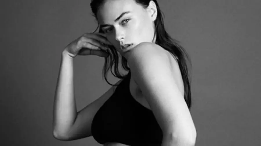 Calvin Klein, modella Myla Dalbesio protagonista di "Perfectly Fit"