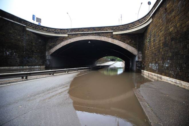 Bomba d'acqua a Roma: chiuse scuole e siti archeologici