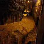 Maltempo, Carrara in ginocchio: un morto e un disperso. Persone sui tetti