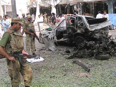 Pakistan, attentato suicida: morti uomini, donne e bimbi