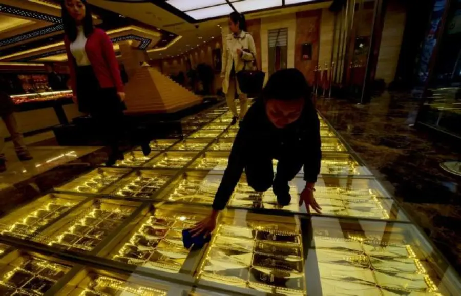 Cina, sotto il pavimento oro: inaugurato originale store di preziosi