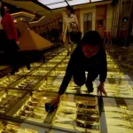 Cina, sotto il pavimento oro: inaugurato originale store di preziosi