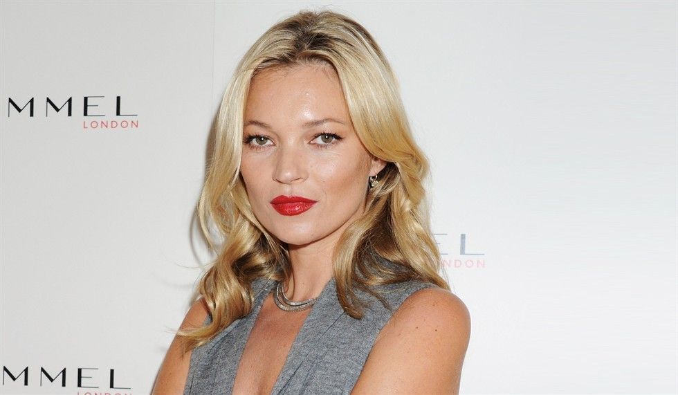 Kate Moss, dj scatenata a Londra: canottiera animalier e cuffie