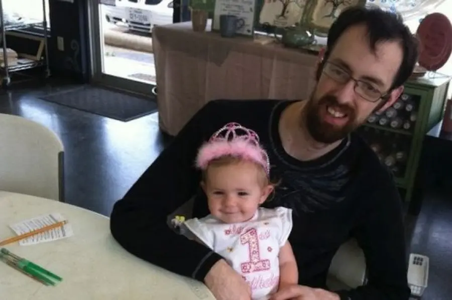 Usa, affetto da rara patologia scrive lettere per ogni compleanno della figlia