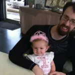 Usa, affetto da rara patologia scrive lettere per ogni compleanno della figlia