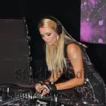 Paris Hilton diventa dj: guadagna un milione di dollari a performance 