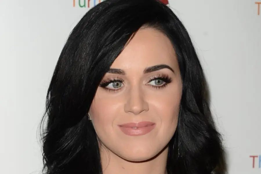 Katy Perry festeggia compleanno: 30 anni di successi, auguri!