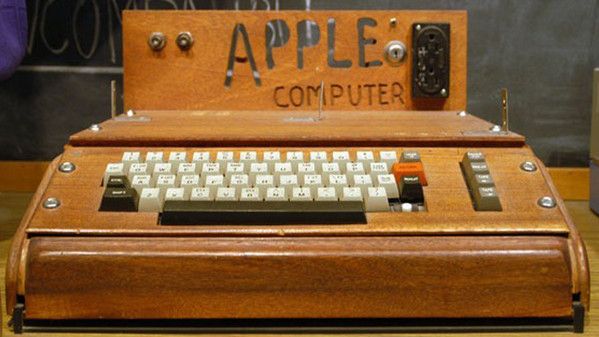 Apple I pre-assemblato venduto per 905.000 dollari, asta record