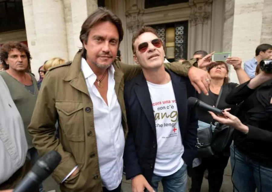 Genova, manifestazione contro sindaco e governatore: protesta anche De André