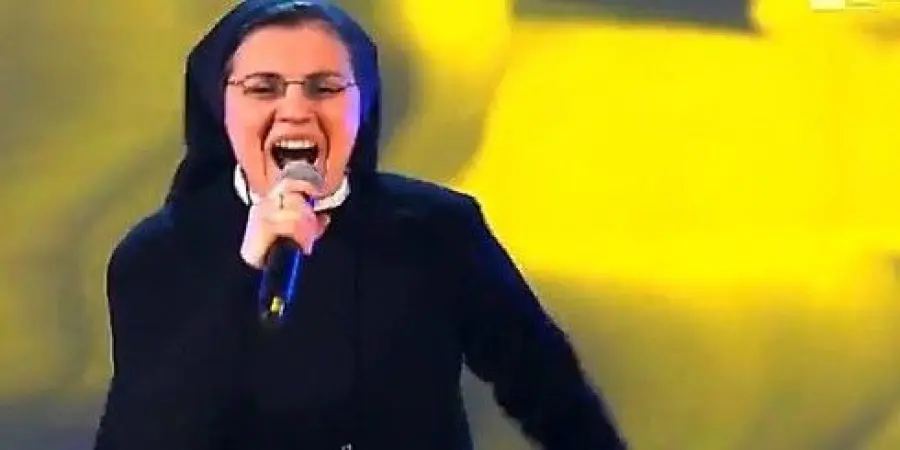 Suor Cristina stupisce ancora: interpreta Like a Virgin di Madonna