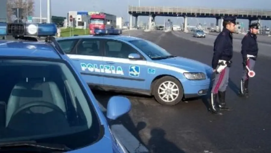 Frosinone: sacerdote contromano in autostrada, tragedia evitata