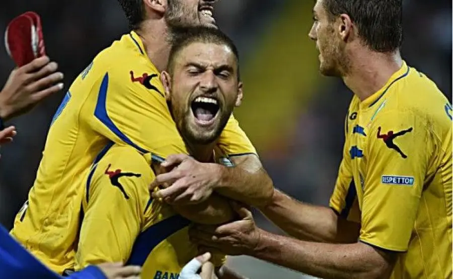 Calcio, serie B: Frosinone batte Modena 2-0. Ciociari primi in classifica