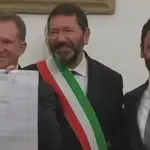 Ignazio Marino registra 16 nozze gay, Alfano indignato