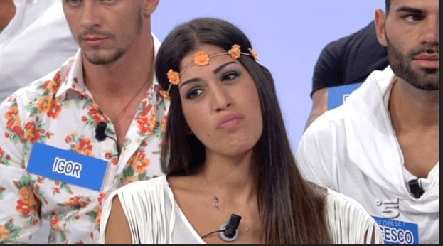 “Uomini e Donne” Adriana rischia di essere eliminata