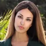 Rosa Perrotta Facebook: la tronista si consola con gli amici