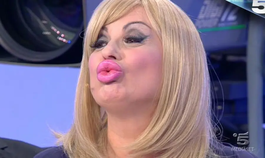 Gossip Uomini e Donne, news Tina Cipollari: l'opinionista si è rifatta le labbra
