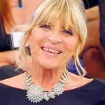 Uomini e Donne gossip Gemma Galgani: pubblicizza gli orecchini? rischia l'eliminazione