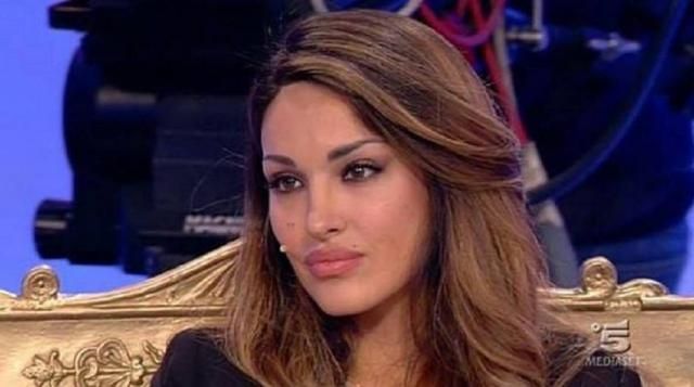 Esterna Uomini e Donne news: Rosa e Alex, abbracci e tenerezze in terrazzo