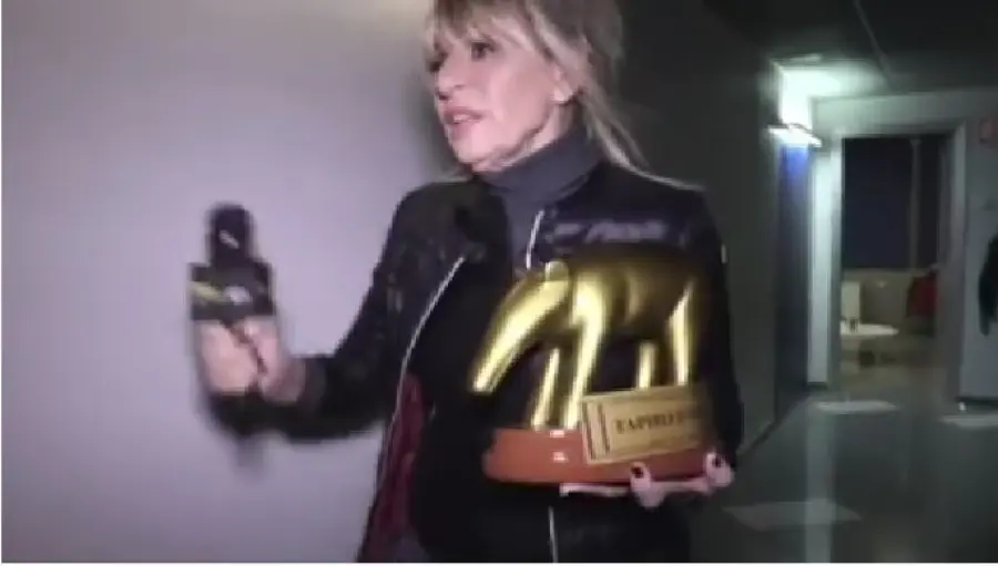 Anticipazioni Uomini e Donne Le Olimpiadi: Gemma consegna il tapiro a Tina Cipollari