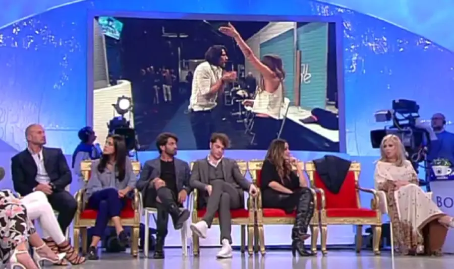 News UeD, Luca e Giulia: bacio in esterna, poi il litigio in studio