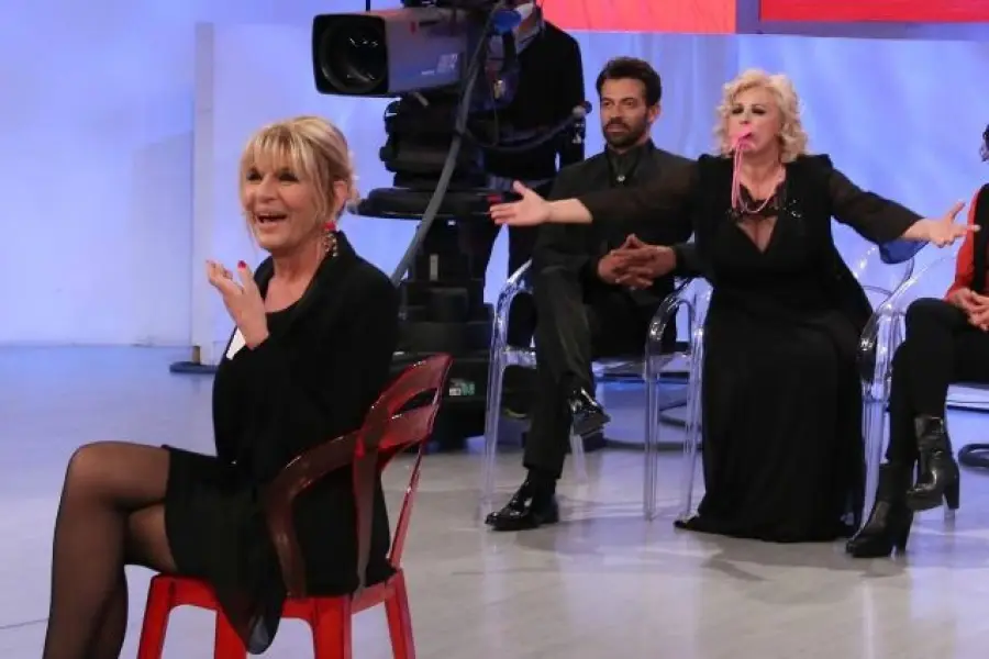 News Uomini e Donne 2017: Tina attacca Gemma, 'dovrebbe cercare un badante'