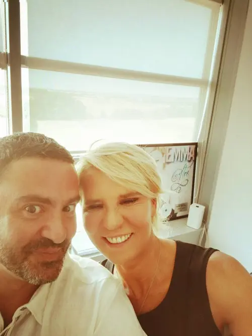 Maria De Filippi senza trucco su Instagram: selfie di Alberto Dandolo