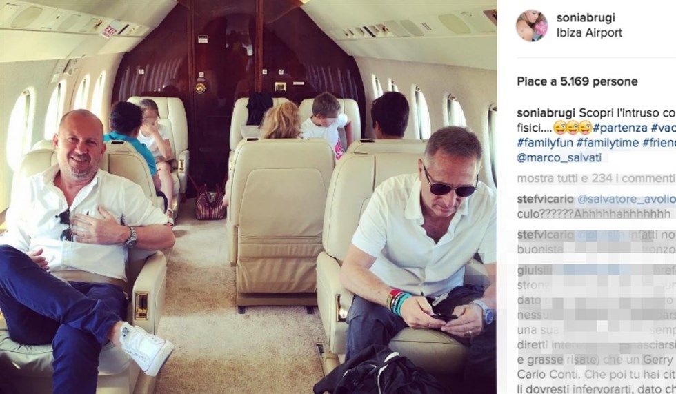 Sonia Bonolis viaggia con aereo privato: foto su Instagram fanno indignare