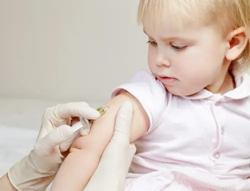 Vaccini: radiazione per medici che li sconsigliano