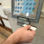 Vigile timbrava cartellino e andava a pescare