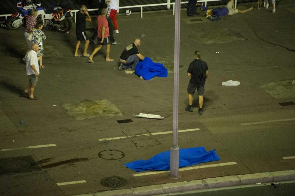 Attentato a Nizza: camion sulla calca della Promenade des Anglais